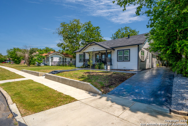 Listing photo id 1 for 634 Bailey Ave