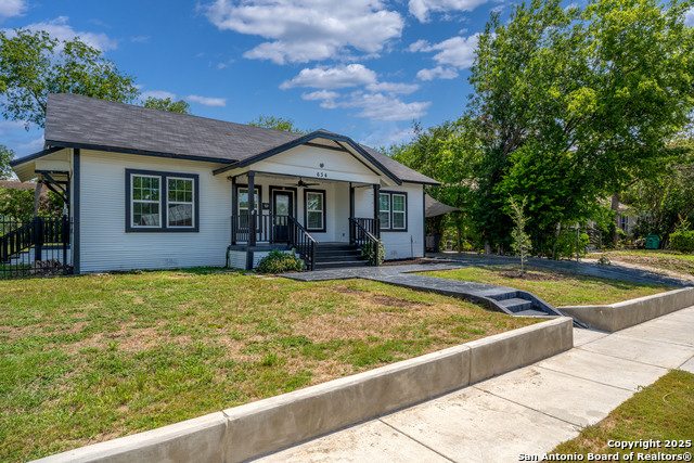 Listing photo id 2 for 634 Bailey Ave