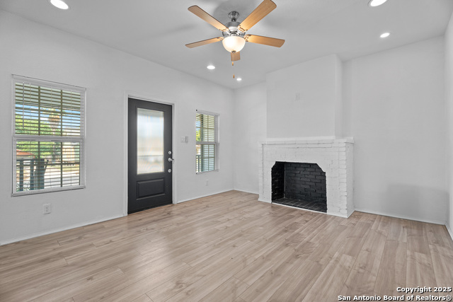 Listing photo id 4 for 634 Bailey Ave