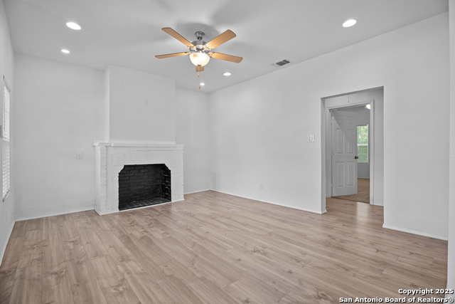 Listing photo id 5 for 634 Bailey Ave