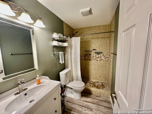 Image 6 of 11 For 5619 Wood Walk St