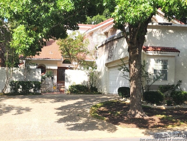 Image 2 of 14 For 1022 River Glen W