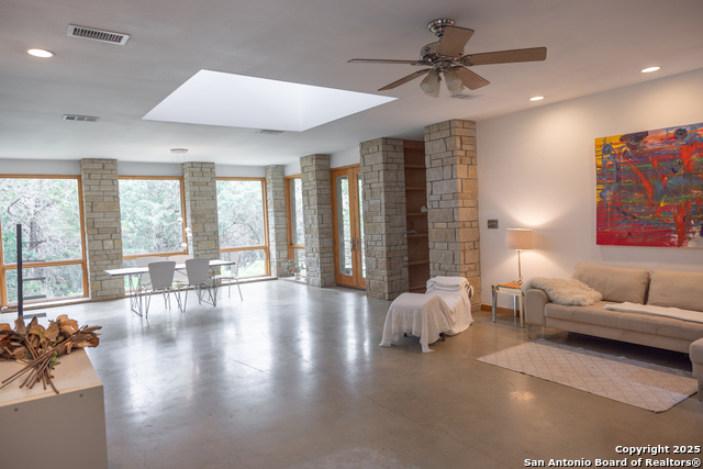 Listing photo id 9 for 317 Saddle Mountain
