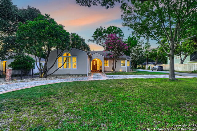 Details for 325 Canterbury Hill, Terrell Hills, TX 78209