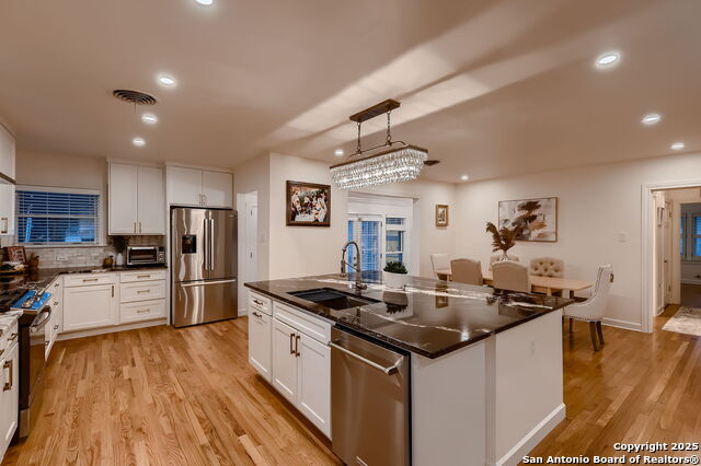Listing photo id 8 for 325 Canterbury Hill