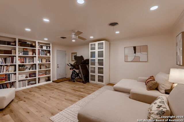 Listing photo id 12 for 325 Canterbury Hill