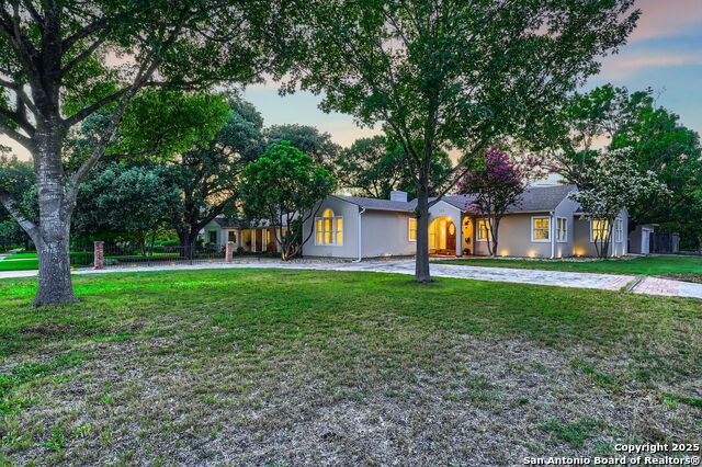 Listing photo id 0 for 325 Canterbury Hill