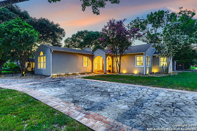 Listing photo id 1 for 325 Canterbury Hill