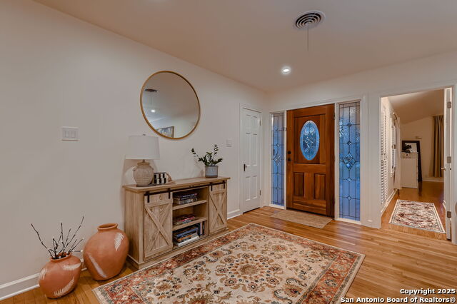 Listing photo id 3 for 325 Canterbury Hill