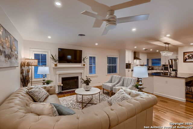 Listing photo id 4 for 325 Canterbury Hill