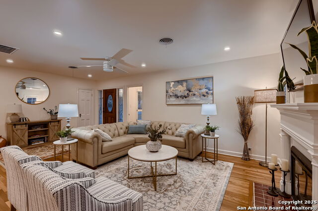 Listing photo id 5 for 325 Canterbury Hill