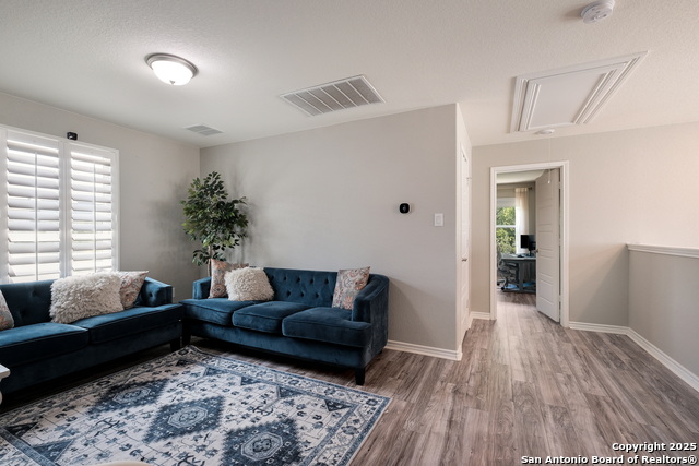 Image 18 of 31 For 5911 Eckhert  129