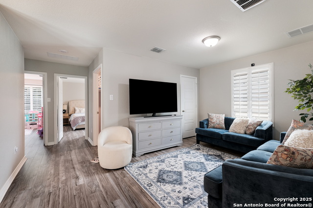 Image 20 of 31 For 5911 Eckhert  129