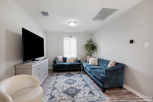Image 21 of 31 For 5911 Eckhert  129