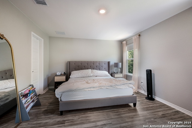 Image 22 of 31 For 5911 Eckhert  129