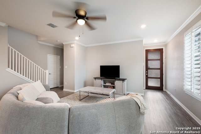Image 9 of 31 For 5911 Eckhert  129