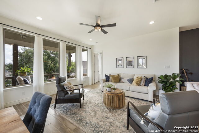 Image 28 of 38 For 1159 Cadogan Squire