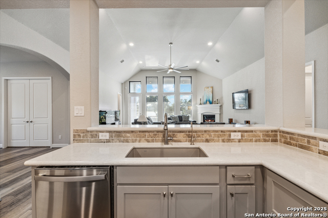 Image 22 of 50 For 28759 Balcones Creek