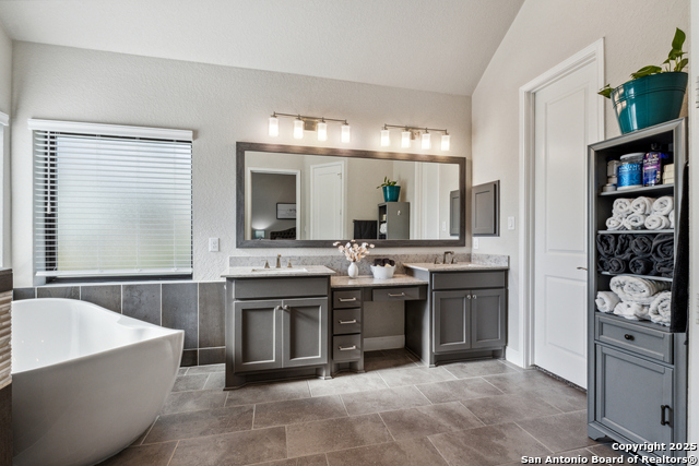 Image 32 of 50 For 28759 Balcones Creek