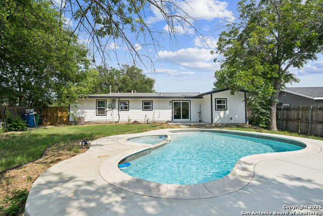 Image 2 of 18 For 503 Pickwell Dr