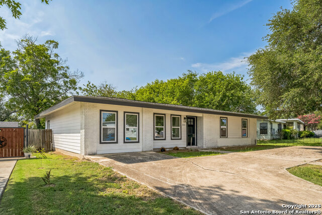 Image 3 of 18 For 503 Pickwell Dr