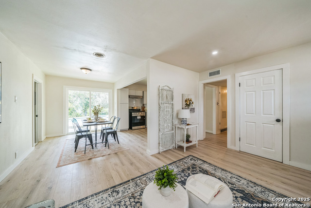 Image 6 of 18 For 503 Pickwell Dr