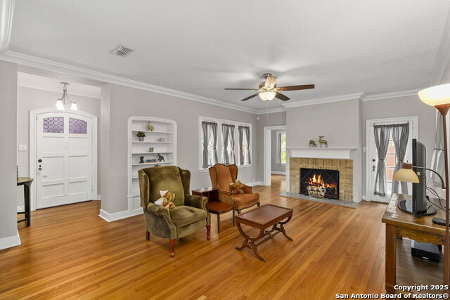 Image 10 of 43 For 138 Lullwood Ave E