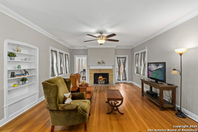 Image 11 of 43 For 138 Lullwood Ave E