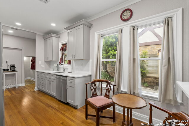 Image 19 of 43 For 138 Lullwood Ave E