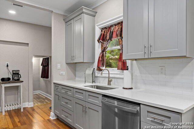 Image 20 of 43 For 138 Lullwood Ave E