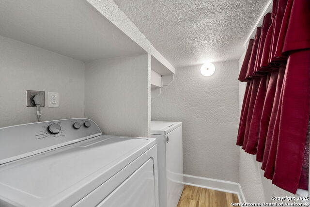 Image 23 of 43 For 138 Lullwood Ave E