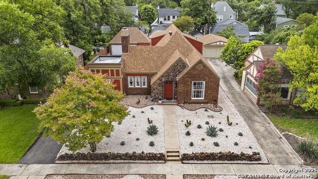 Image 3 of 43 For 138 Lullwood Ave E