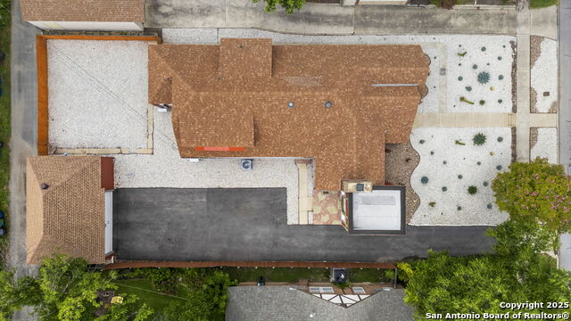 Image 37 of 43 For 138 Lullwood Ave E