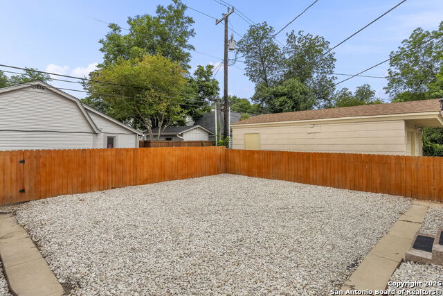 Image 39 of 43 For 138 Lullwood Ave E