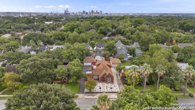 Image 4 of 43 For 138 Lullwood Ave E