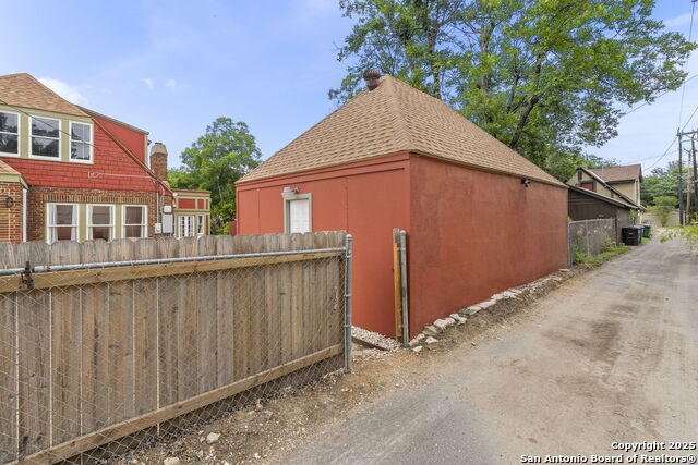 Image 40 of 43 For 138 Lullwood Ave E
