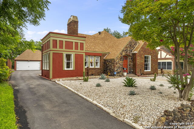 Image 7 of 43 For 138 Lullwood Ave E