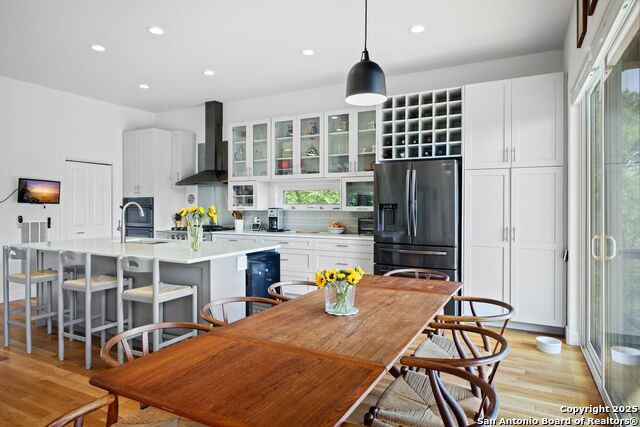 Listing photo id 10 for 797 Glendale Rd