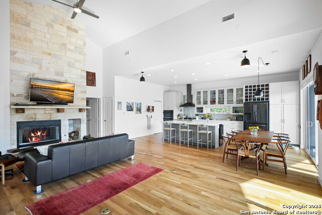 Listing photo id 17 for 797 Glendale Rd