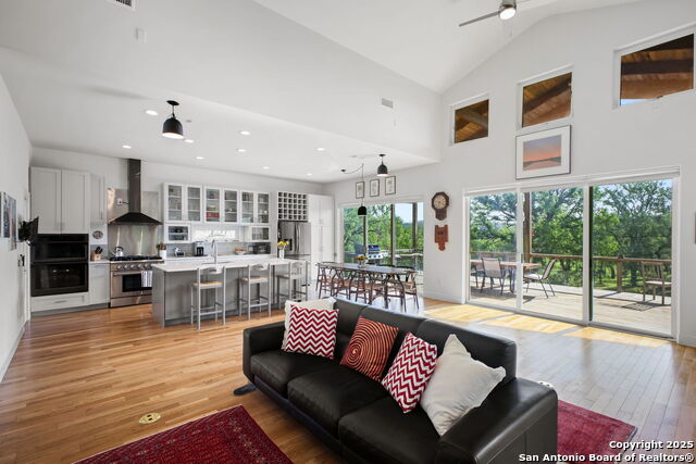 Listing photo id 18 for 797 Glendale Rd