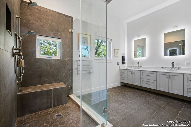 Listing photo id 22 for 797 Glendale Rd