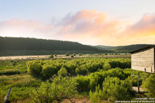 Listing photo id 1 for 797 Glendale Rd