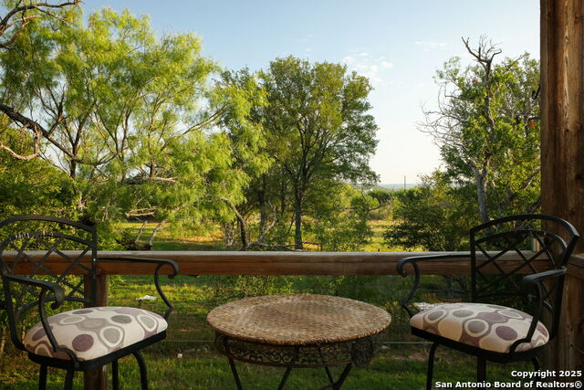 Listing photo id 5 for 797 Glendale Rd