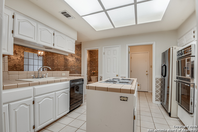 Image 17 of 36 For 14823 Riverglen N