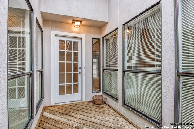 Image 23 of 36 For 14823 Riverglen N
