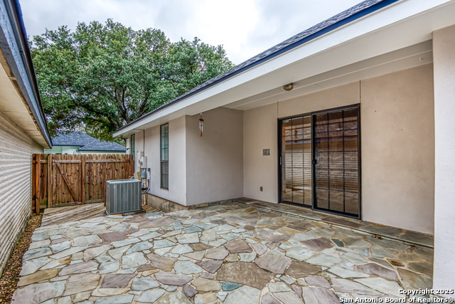 Image 34 of 36 For 14823 Riverglen N