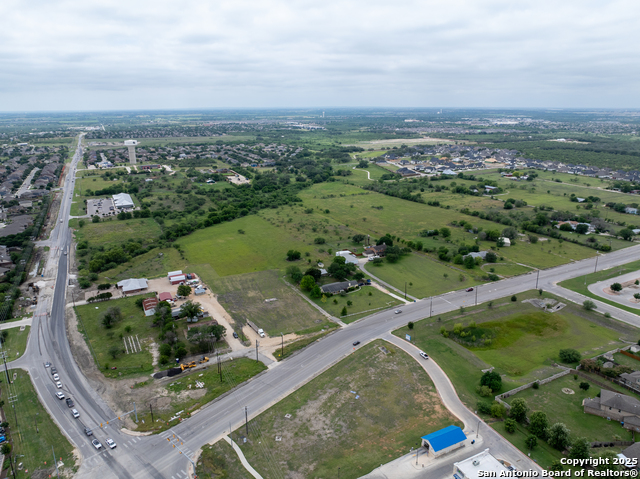 Listing photo id 4 for 2381 Fm 1103