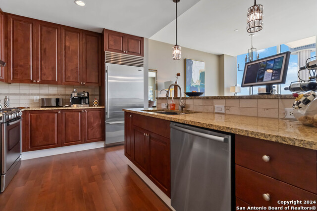 Image 14 of 36 For 610 Market St E 2915