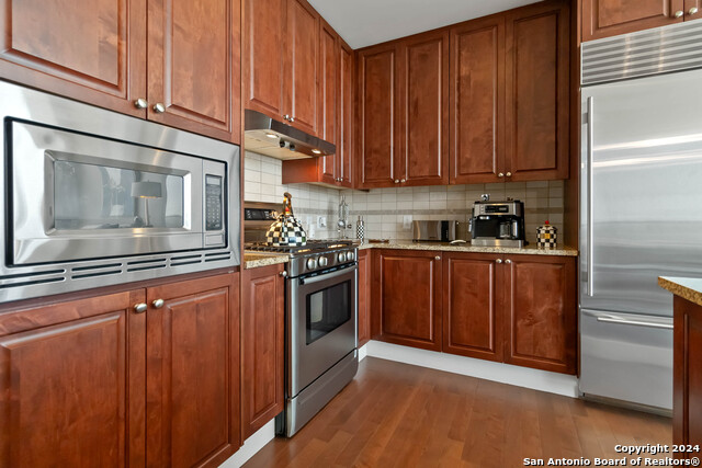 Image 15 of 36 For 610 Market St E 2915