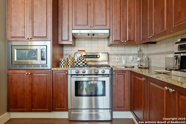 Image 16 of 36 For 610 Market St E 2915